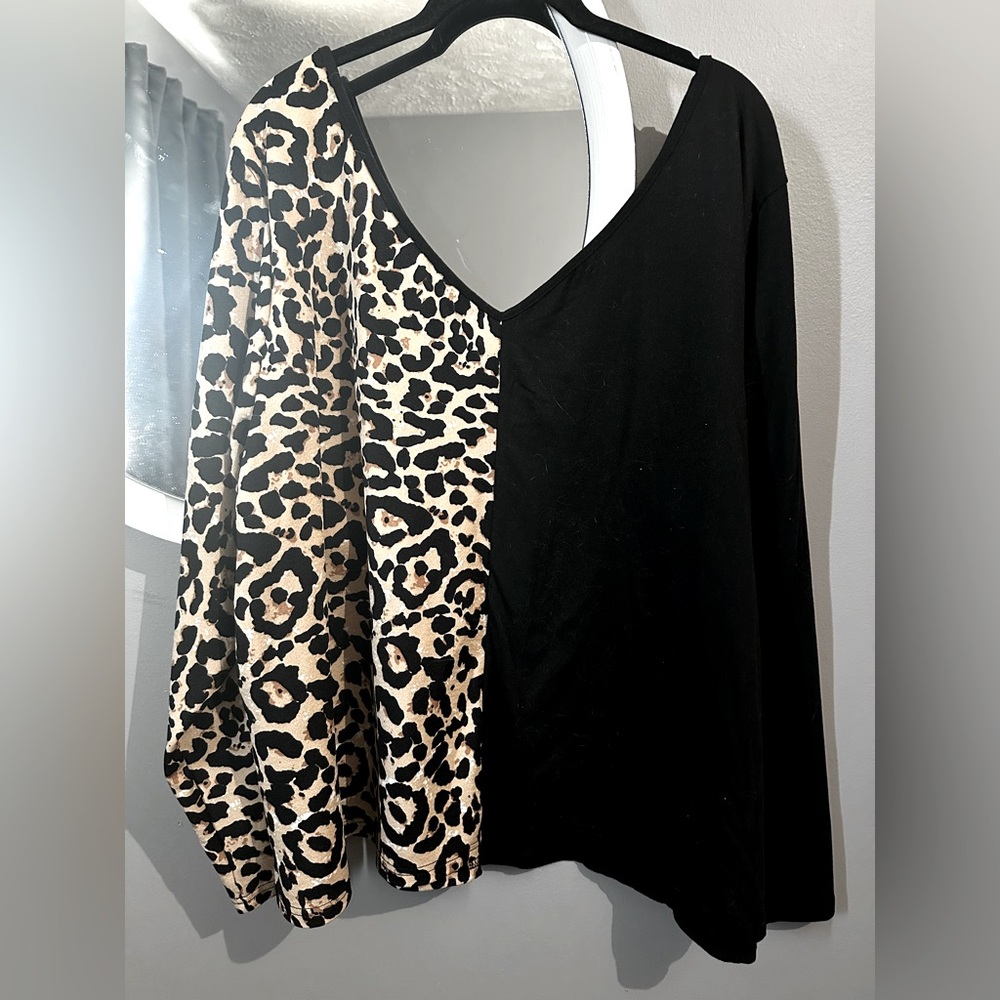 Half cheetah print/half black long sleeve top size 4x
